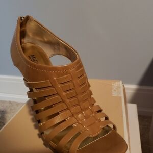Michael Kors 9M tan/camel heel